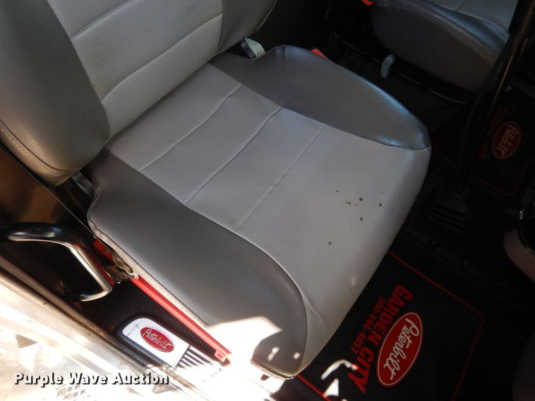 image for item DI5628 2017 Peterbilt 389  semi truck