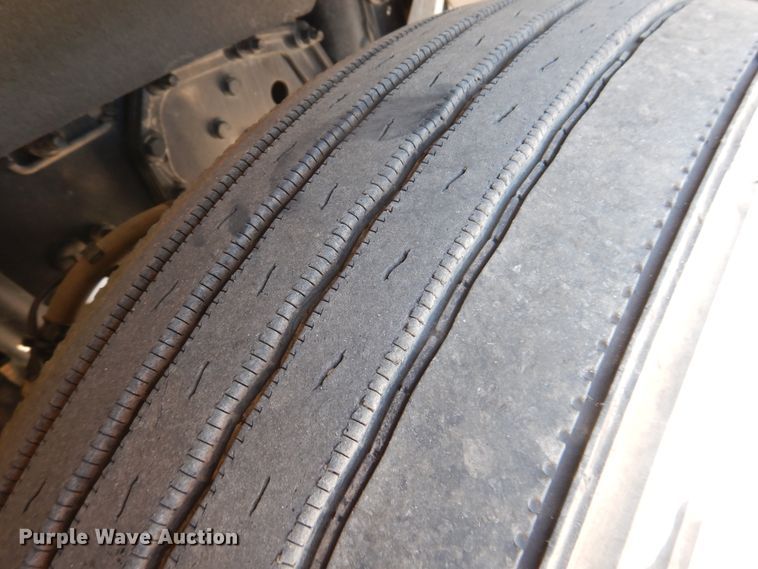 image for item DI5628 2017 Peterbilt 389  semi truck