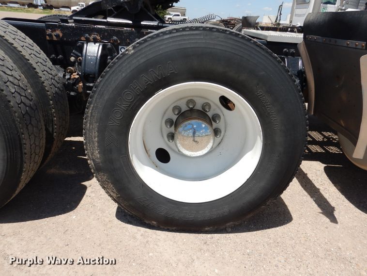 image for item DI5628 2017 Peterbilt 389  semi truck