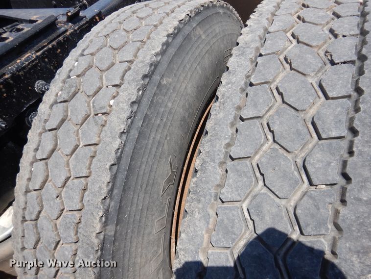 image for item DI5628 2017 Peterbilt 389  semi truck