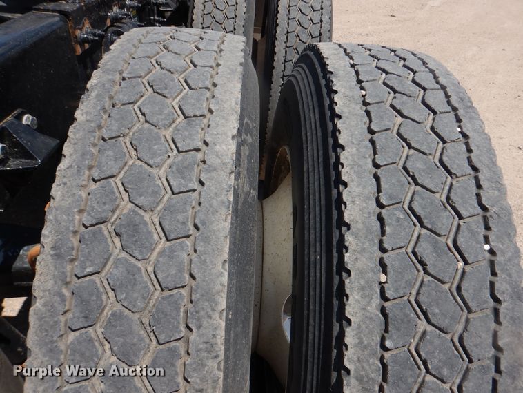 image for item DI5628 2017 Peterbilt 389  semi truck