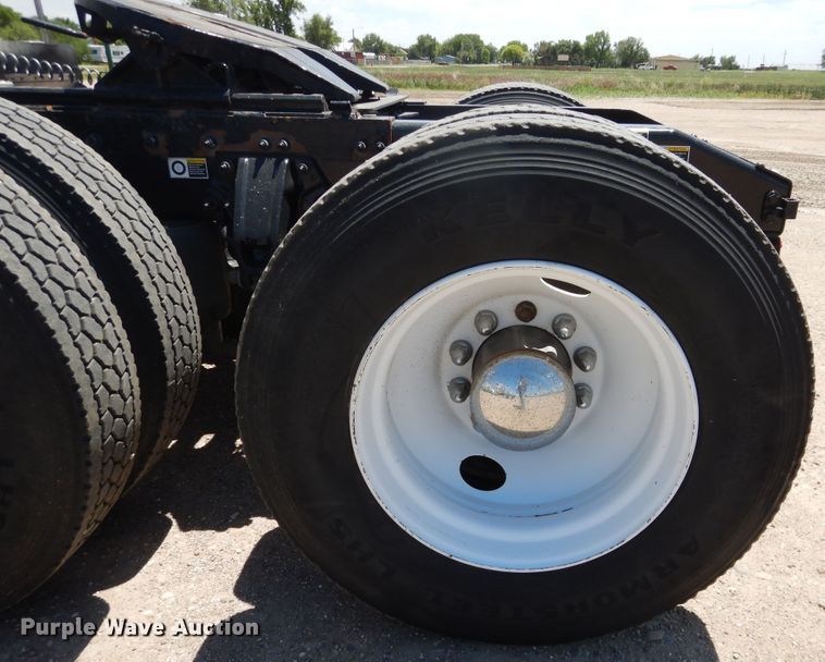 image for item DI5628 2017 Peterbilt 389  semi truck