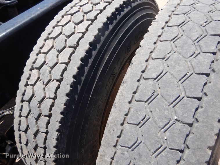 image for item DI5628 2017 Peterbilt 389  semi truck