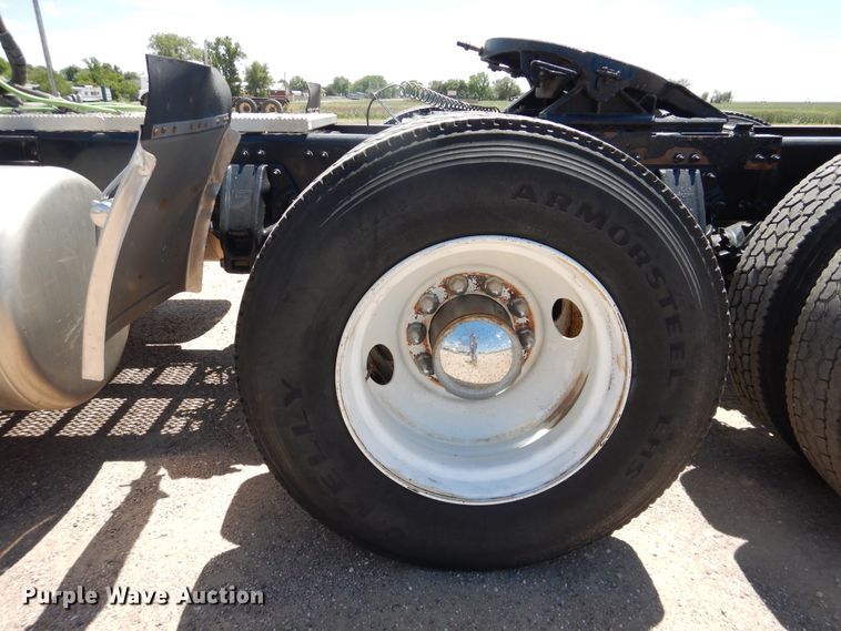 image for item DI5628 2017 Peterbilt 389  semi truck