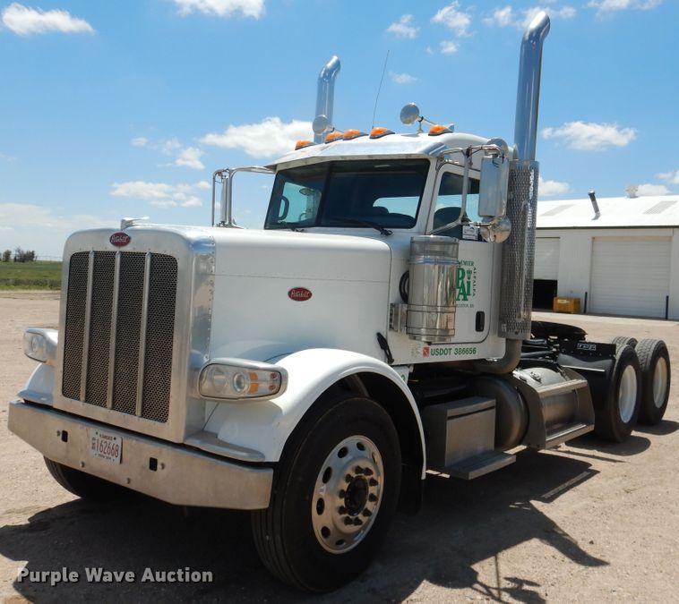 image for item DI5629 2017 Peterbilt 389  semi truck