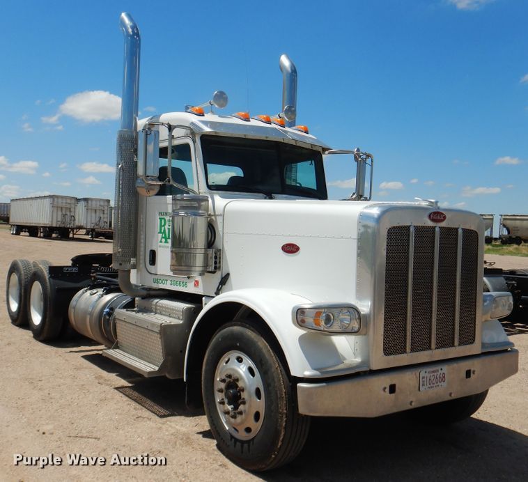 image for item DI5629 2017 Peterbilt 389  semi truck