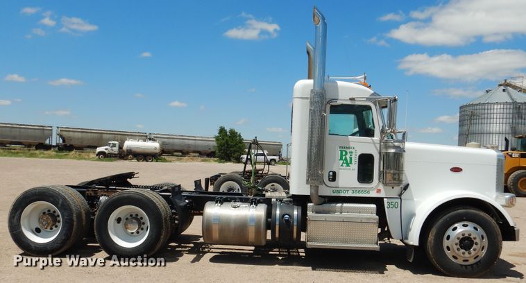 image for item DI5629 2017 Peterbilt 389  semi truck