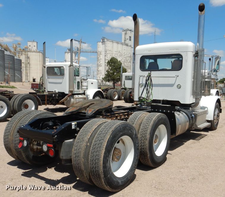 image for item DI5629 2017 Peterbilt 389  semi truck