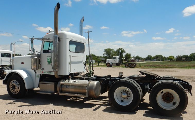 image for item DI5629 2017 Peterbilt 389  semi truck