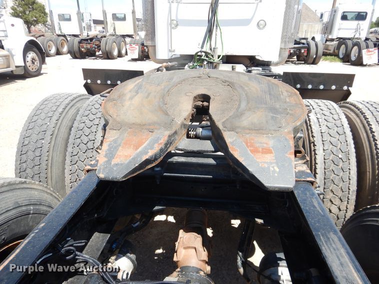 image for item DI5629 2017 Peterbilt 389  semi truck