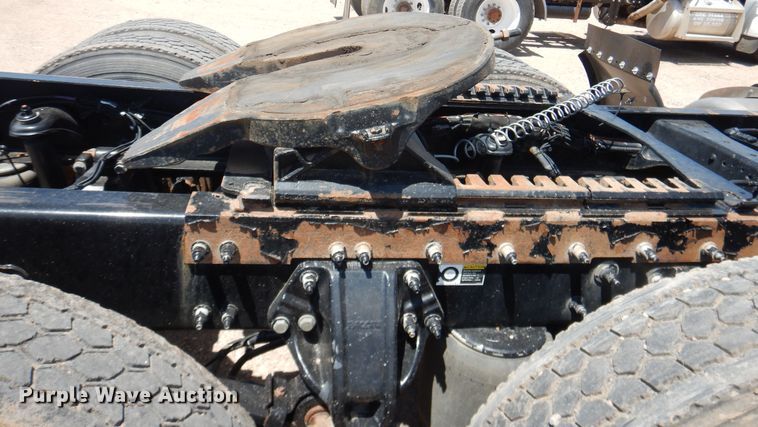 image for item DI5629 2017 Peterbilt 389  semi truck