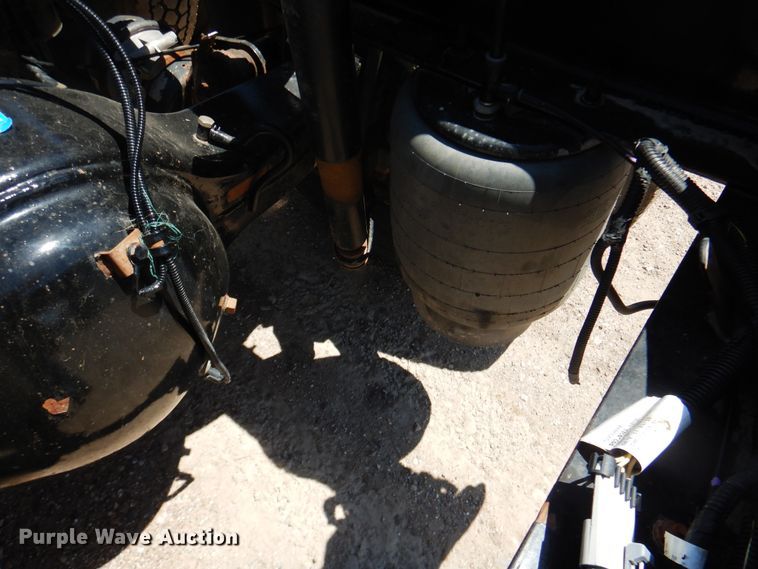 image for item DI5629 2017 Peterbilt 389  semi truck