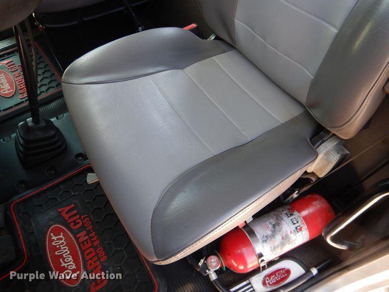 image for item DI5629 2017 Peterbilt 389  semi truck