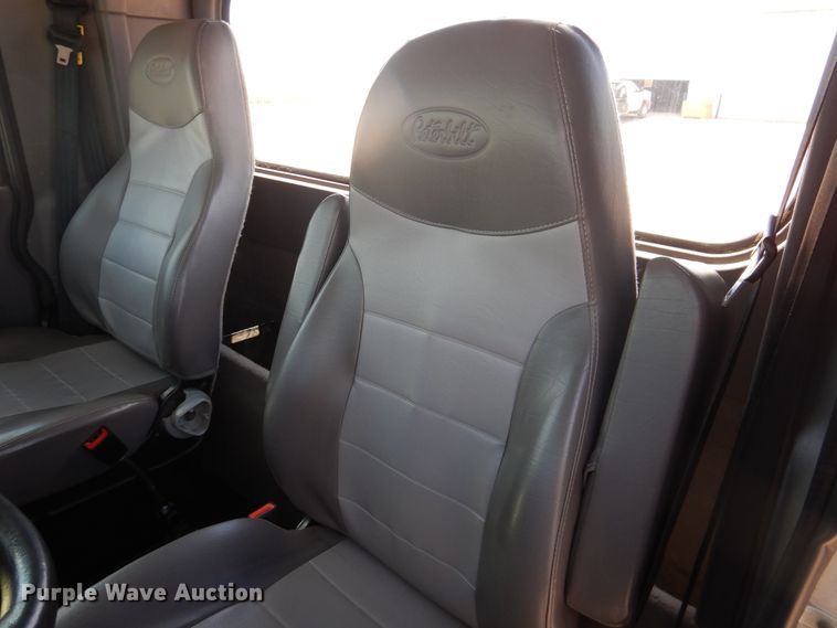 image for item DI5629 2017 Peterbilt 389  semi truck