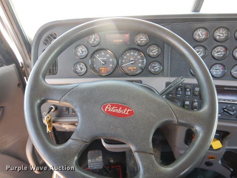 image for item DI5629 2017 Peterbilt 389  semi truck