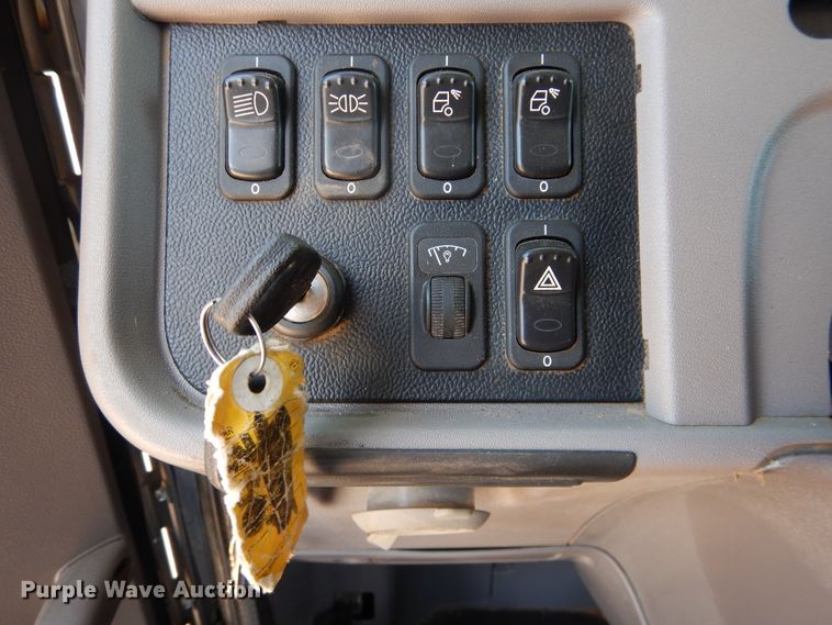 image for item DI5629 2017 Peterbilt 389  semi truck