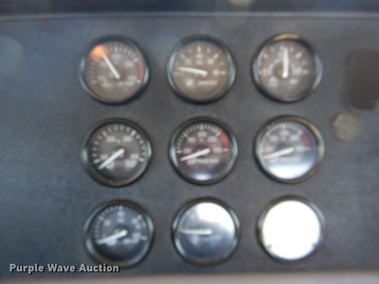 image for item DI5629 2017 Peterbilt 389  semi truck