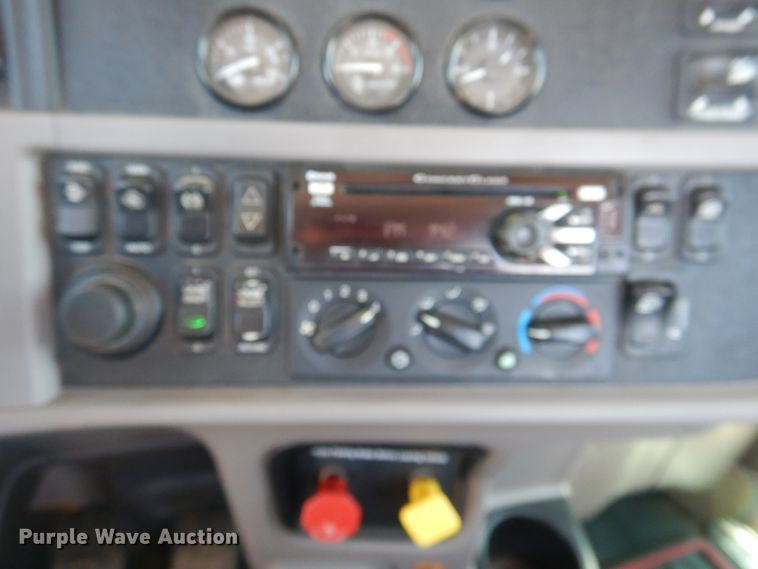 image for item DI5629 2017 Peterbilt 389  semi truck