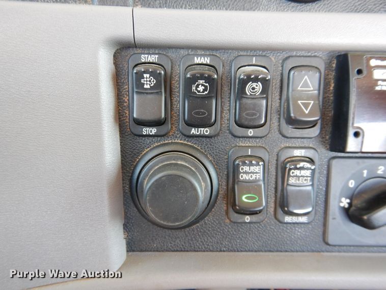 image for item DI5629 2017 Peterbilt 389  semi truck