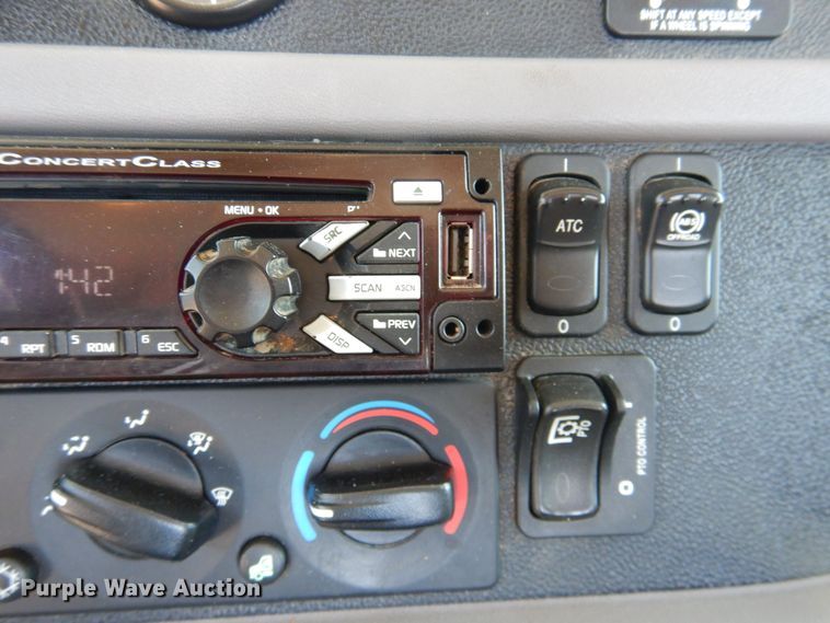 image for item DI5629 2017 Peterbilt 389  semi truck