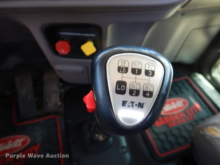 image for item DI5629 2017 Peterbilt 389  semi truck