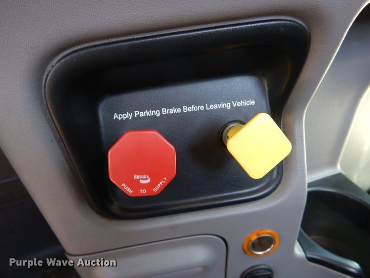 image for item DI5629 2017 Peterbilt 389  semi truck