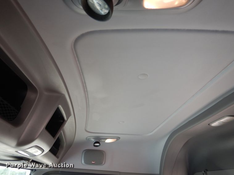 image for item DI5629 2017 Peterbilt 389  semi truck