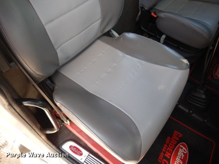 image for item DI5629 2017 Peterbilt 389  semi truck