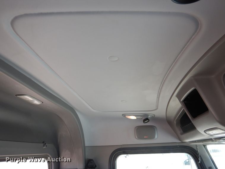 image for item DI5629 2017 Peterbilt 389  semi truck