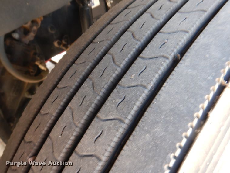 image for item DI5629 2017 Peterbilt 389  semi truck