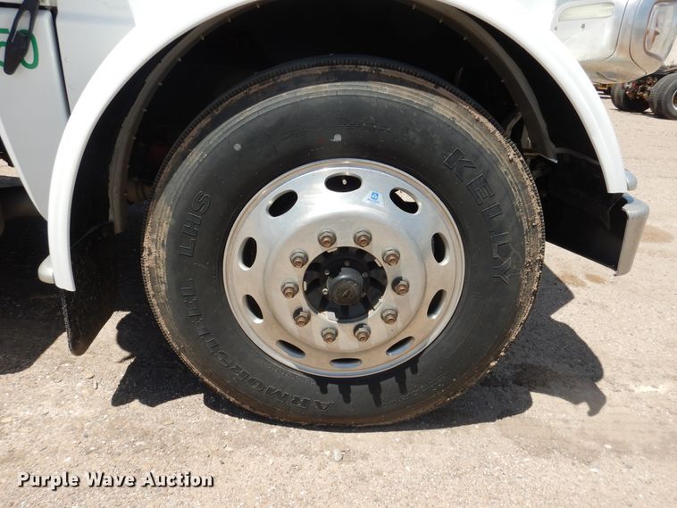 image for item DI5629 2017 Peterbilt 389  semi truck