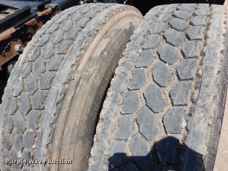 image for item DI5629 2017 Peterbilt 389  semi truck