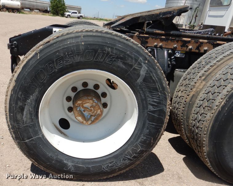 image for item DI5629 2017 Peterbilt 389  semi truck