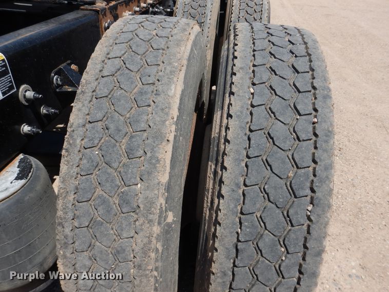 image for item DI5629 2017 Peterbilt 389  semi truck