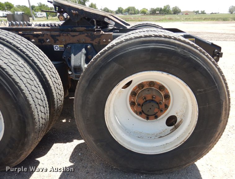 image for item DI5629 2017 Peterbilt 389  semi truck