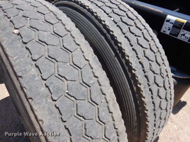 image for item DI5629 2017 Peterbilt 389  semi truck