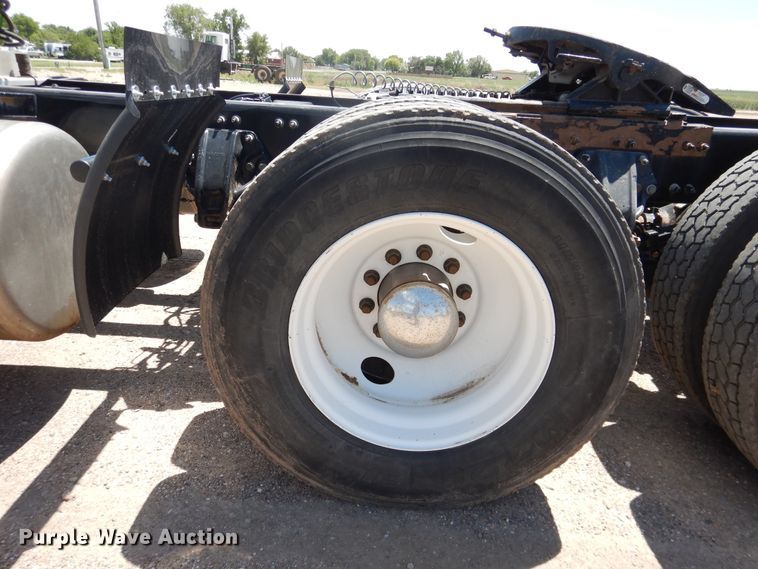 image for item DI5629 2017 Peterbilt 389  semi truck