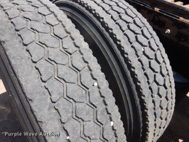 image for item DI5629 2017 Peterbilt 389  semi truck