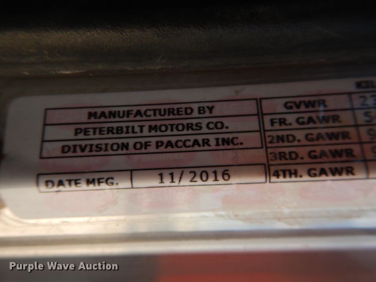 image for item DI5629 2017 Peterbilt 389  semi truck