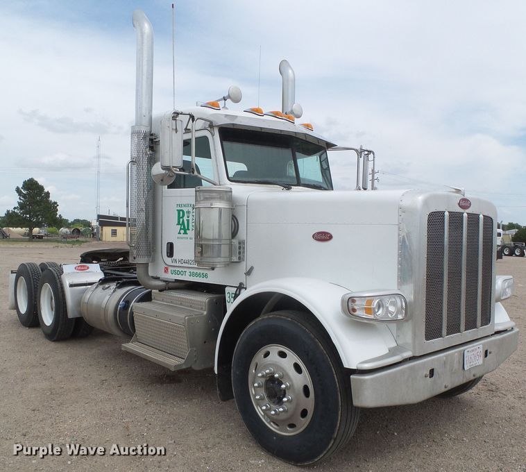 image for item DI5630 2017 Peterbilt 389  semi truck