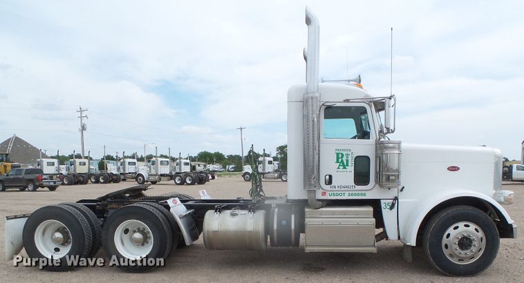 image for item DI5630 2017 Peterbilt 389  semi truck