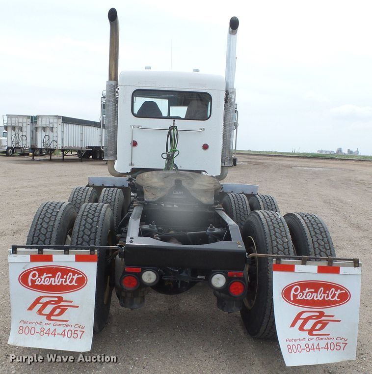 image for item DI5630 2017 Peterbilt 389  semi truck
