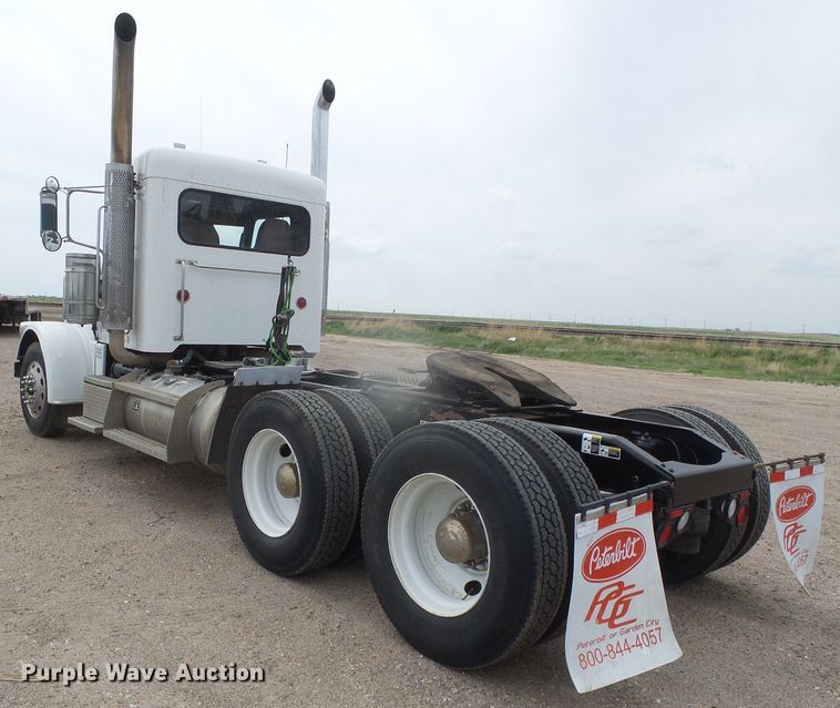 image for item DI5630 2017 Peterbilt 389  semi truck