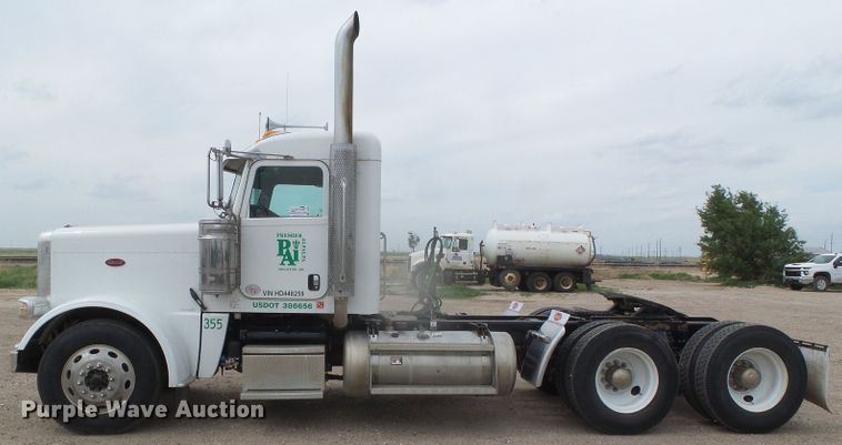 image for item DI5630 2017 Peterbilt 389  semi truck