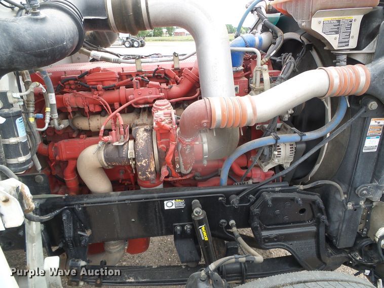 image for item DI5630 2017 Peterbilt 389  semi truck