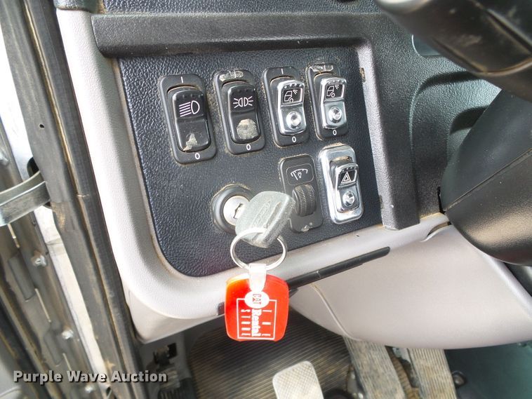 image for item DI5630 2017 Peterbilt 389  semi truck