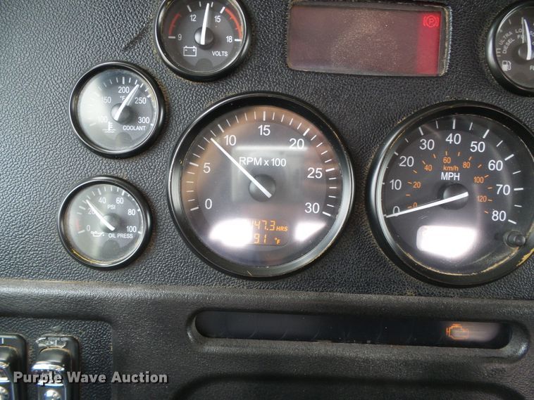 image for item DI5630 2017 Peterbilt 389  semi truck