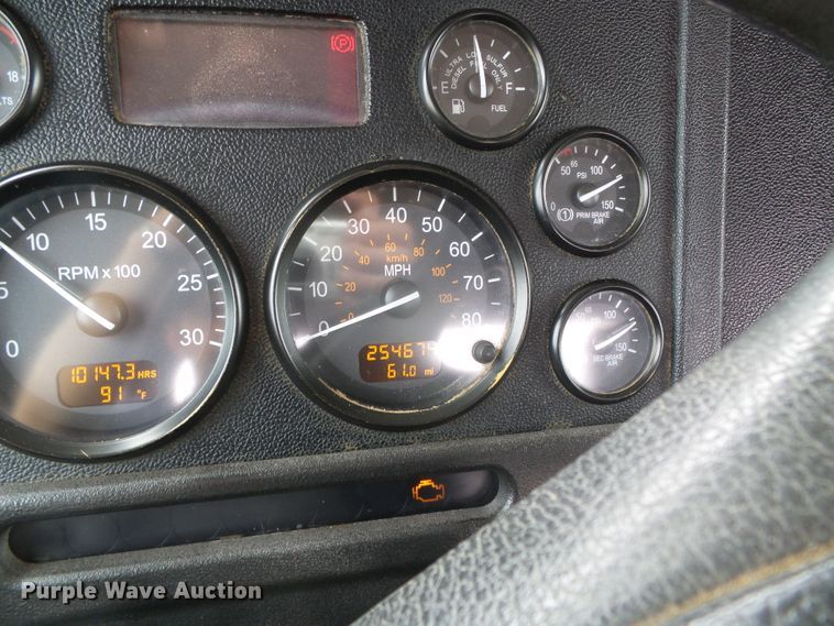 image for item DI5630 2017 Peterbilt 389  semi truck