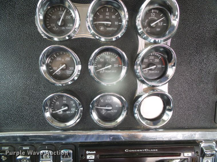 image for item DI5630 2017 Peterbilt 389  semi truck