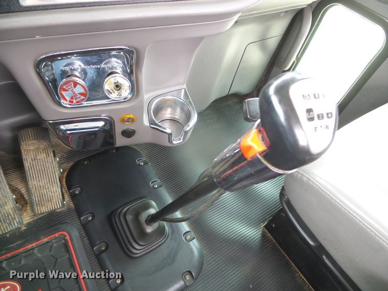 image for item DI5630 2017 Peterbilt 389  semi truck